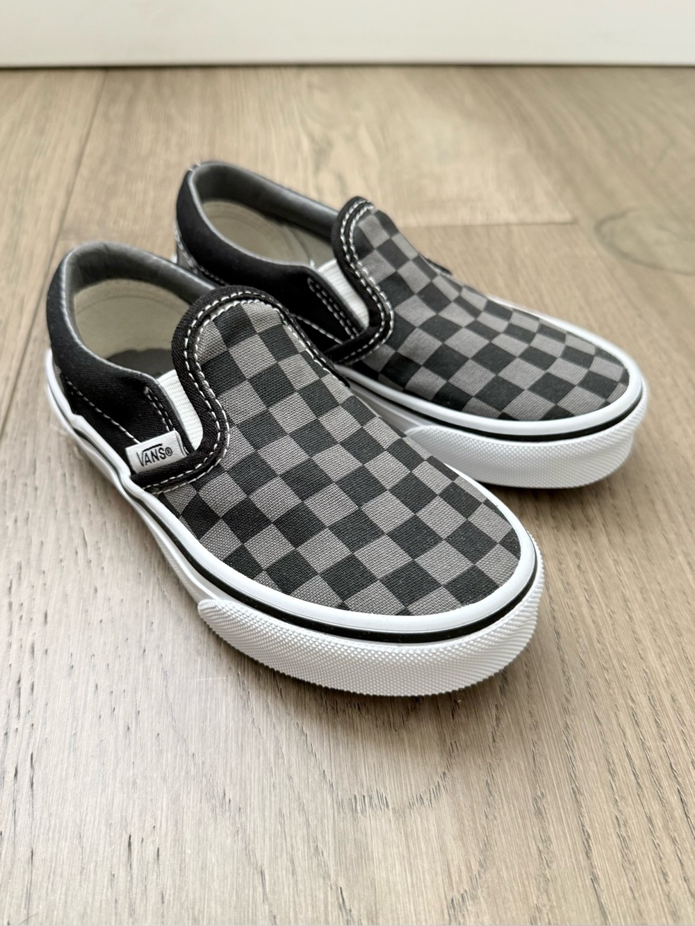 NWOT Vans Little Kids Unisex Black Pewter Grey Checkered Slip On Sneakers 11